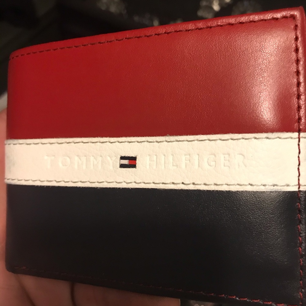Tommy Hilfiger bi-fold wallet